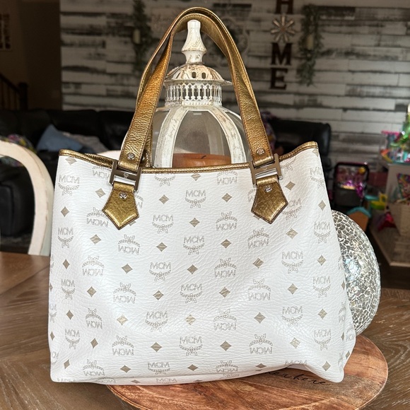MCM Princess Lion White and Gold tote Bag with COA - Picture 7 of 16